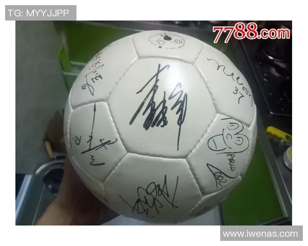 足球巨星亲笔签名限量版经典收藏足球帽子震撼登场