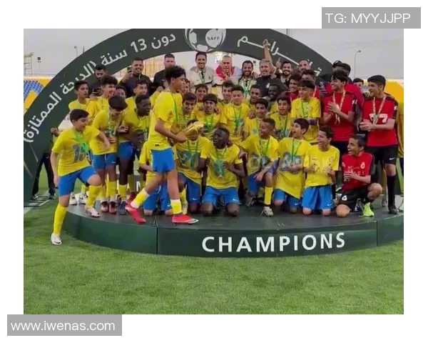 足球巨星慷慨送福利助力慈善事业无私奉献感动球迷